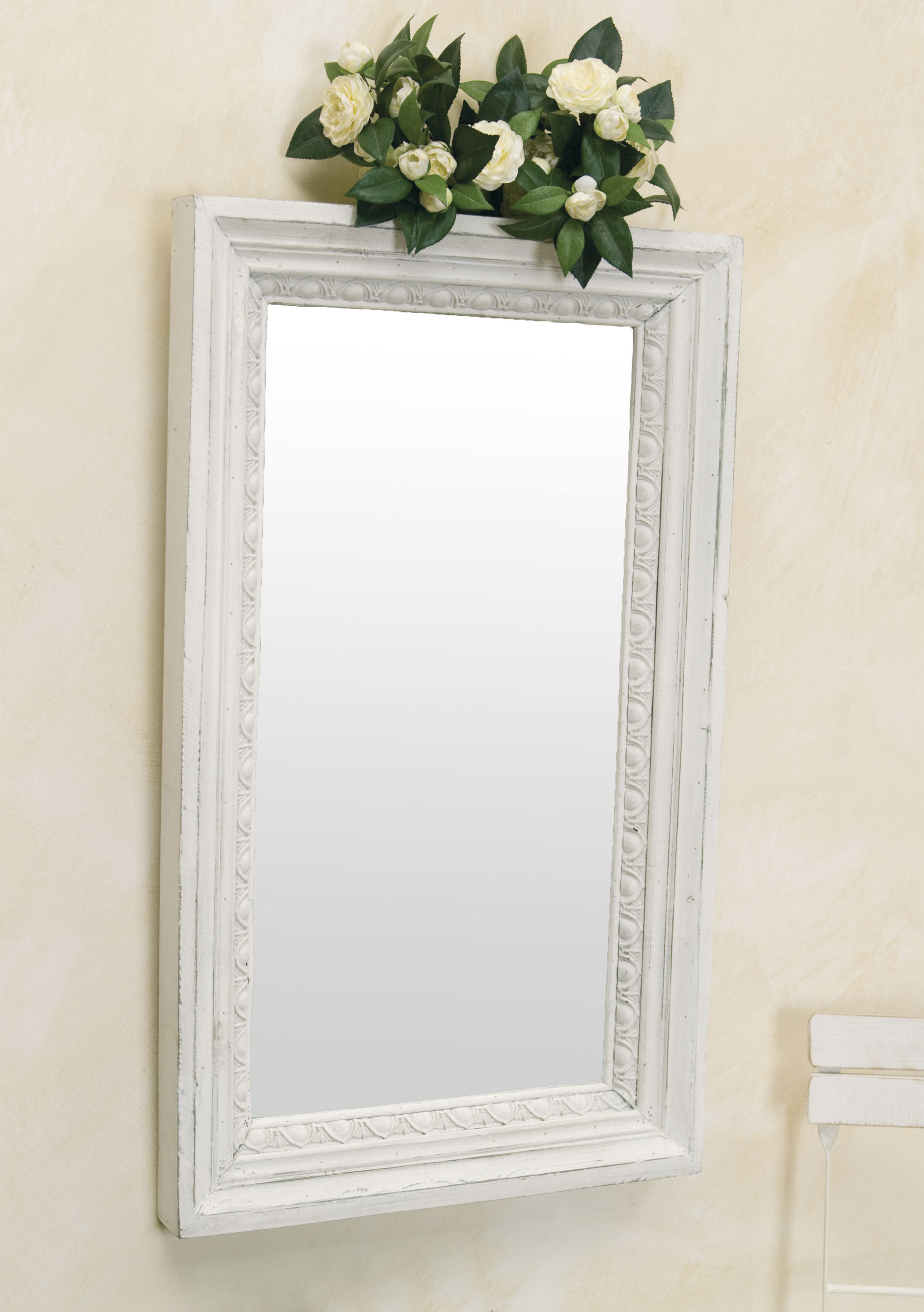 белое зеркало в интерьере