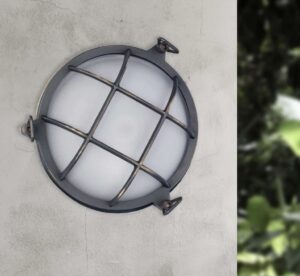 Round Outdoor Wall Lamp with Grid in Brass — круглый настенный светильник