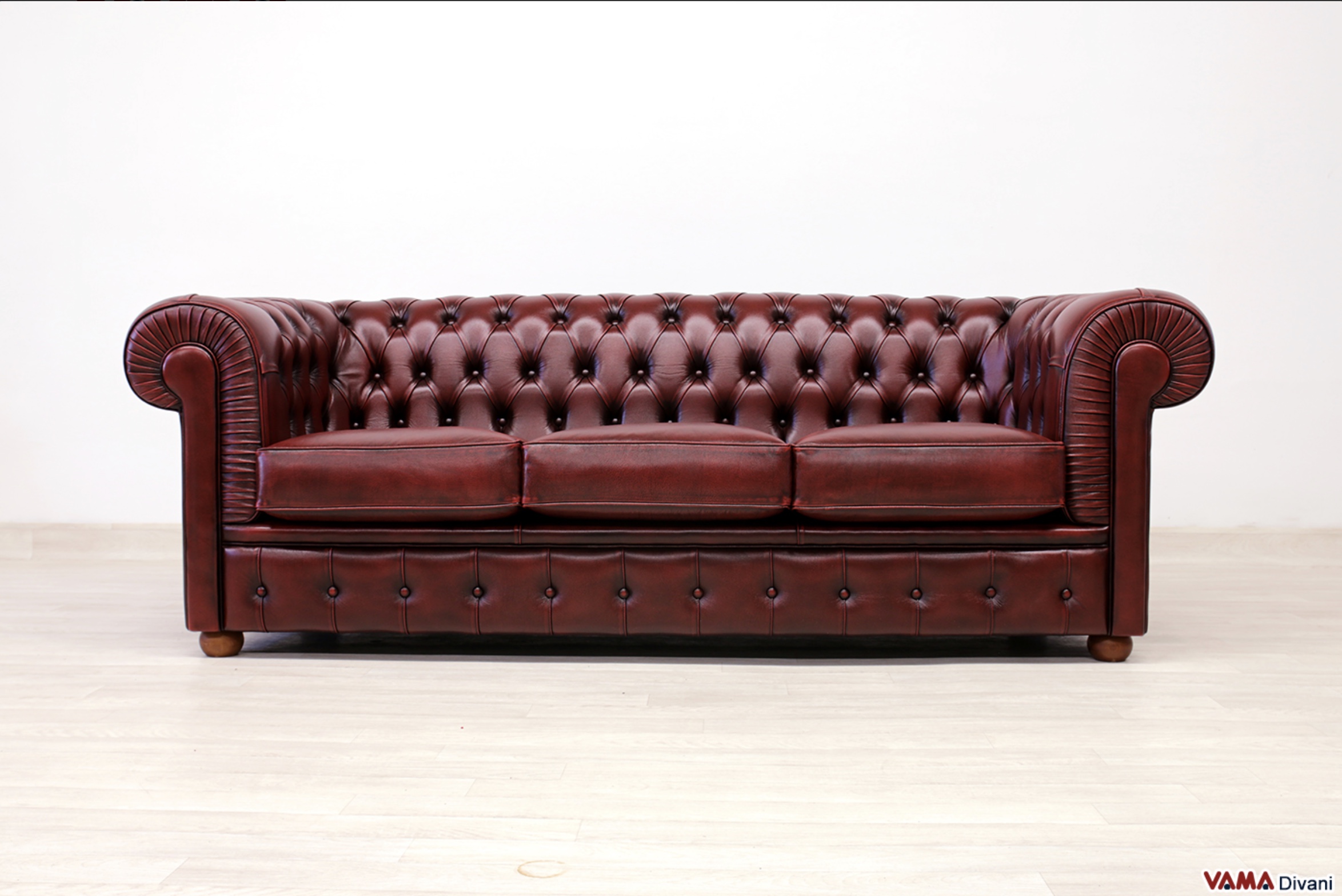 Divano Chester 3 posti rosso in pelle — классический трёхместный диван Chesterfield